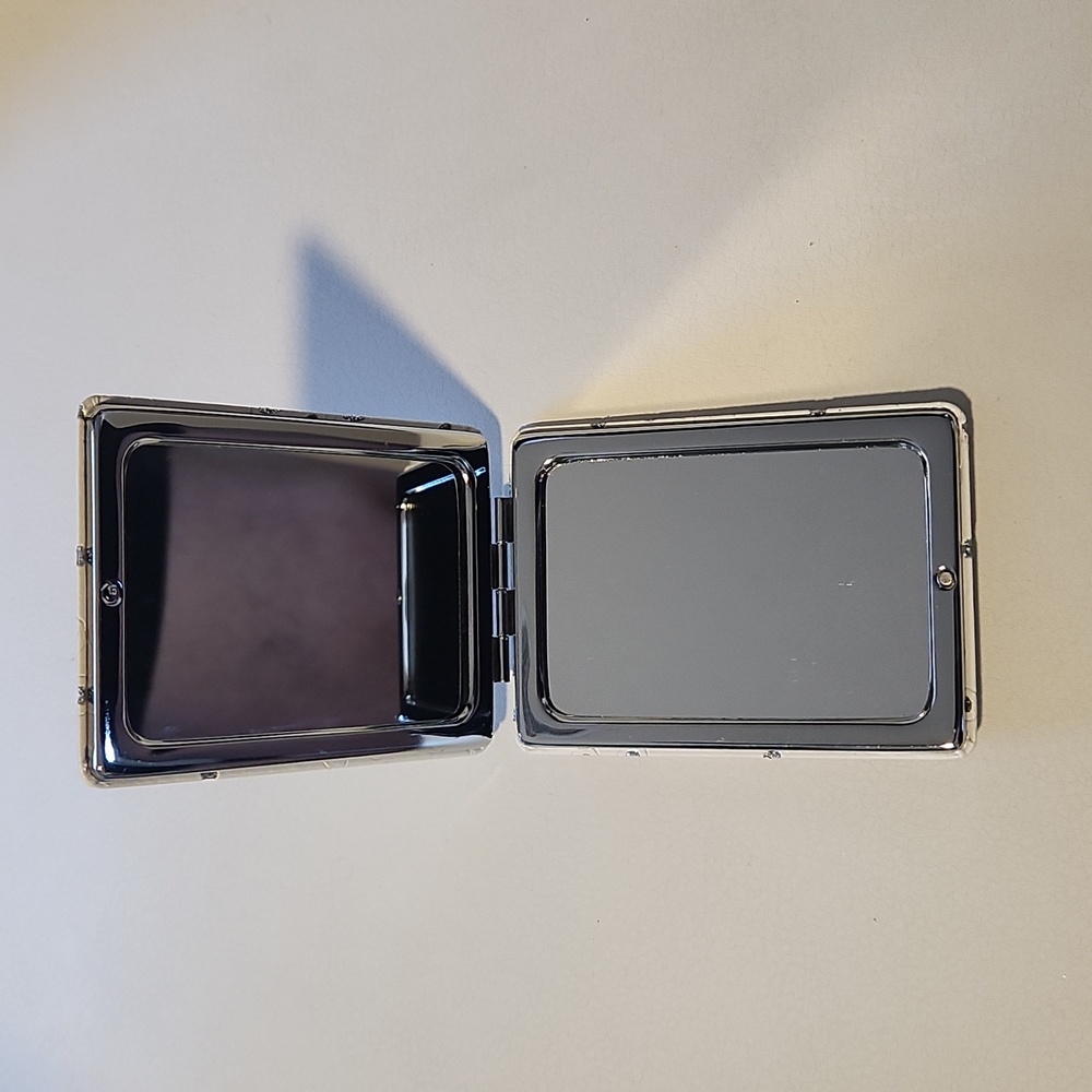 Labubu compact mirror - Picture 2 of 2